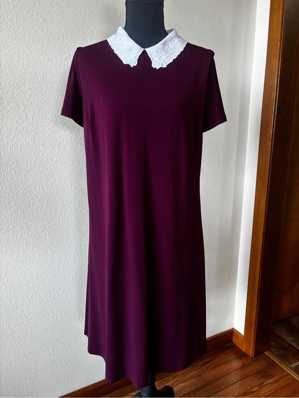 Women's ELLE Short Sleeve Midi Dress with White Lace Collar size Medium